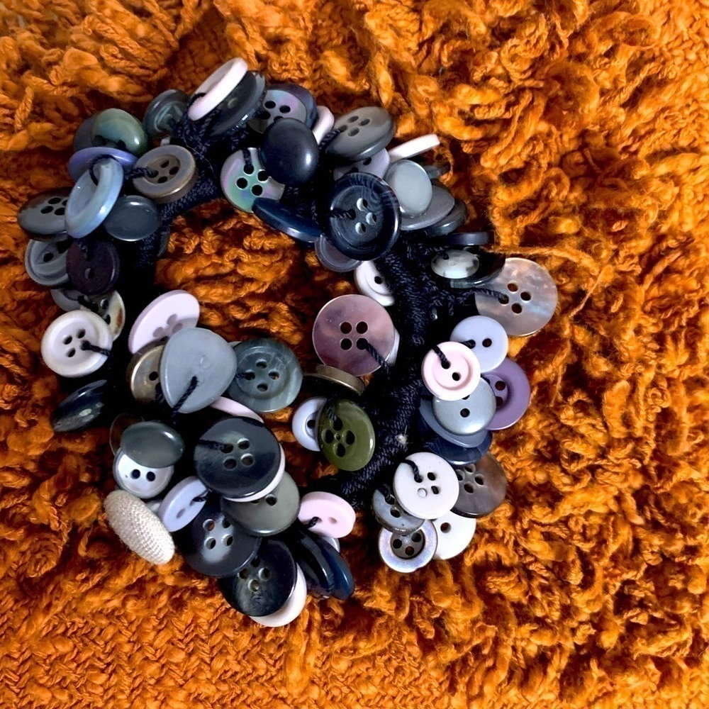 Vintage eclectic mixed button charm elastic stretch bracelet steel blue hair tie
